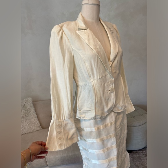 CHIC WHITE IVORY LINEN AND SILK SKIRT SUIT FLARE CUFF - Picture 4 of 16